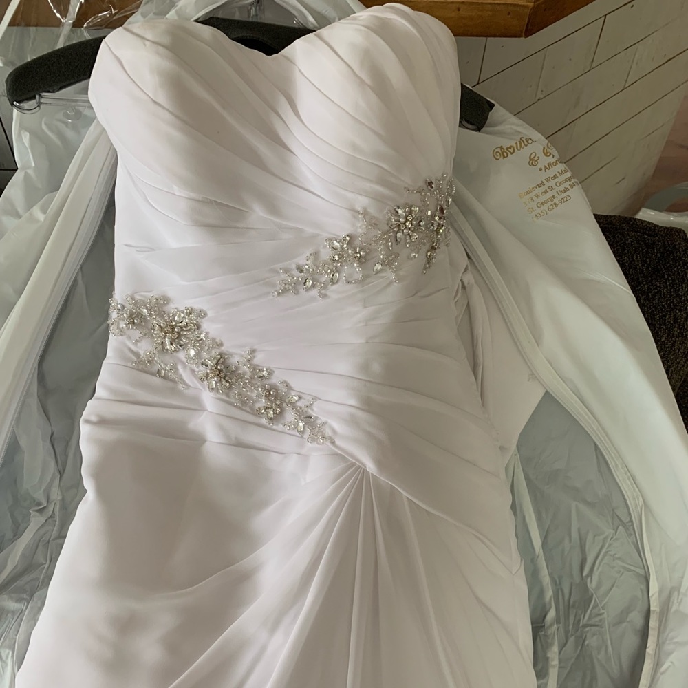Mia Solano size 4 wedding dress